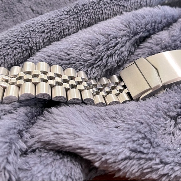 StrapCode SKX Stainless Steel Jubilee Bracelet - Picture 9 of 9